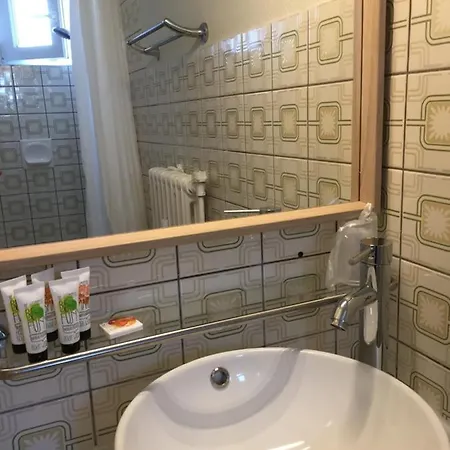 Iris Apartment *